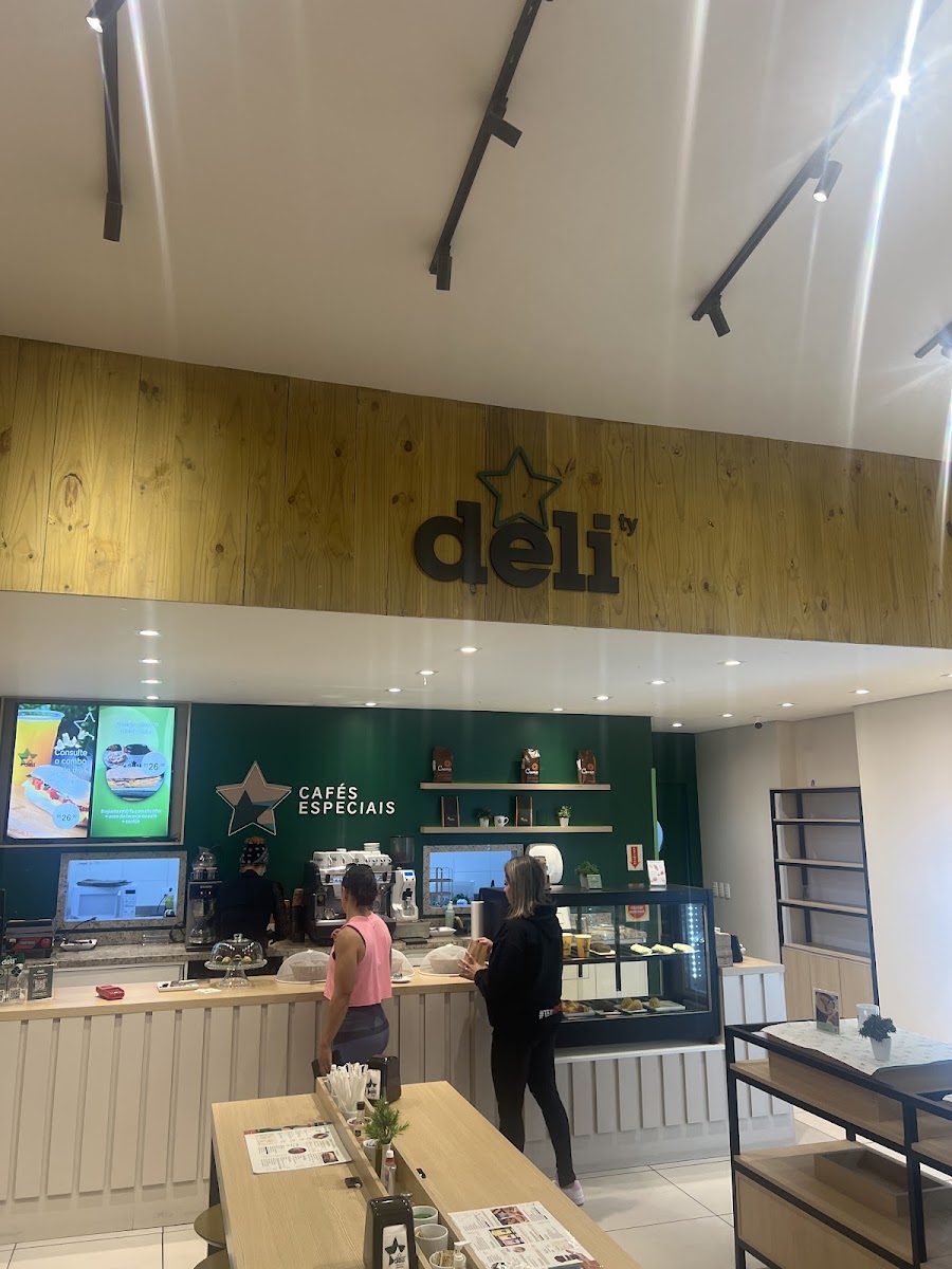 Deli - Sucos, Saladas, Cafés E Sanduíches